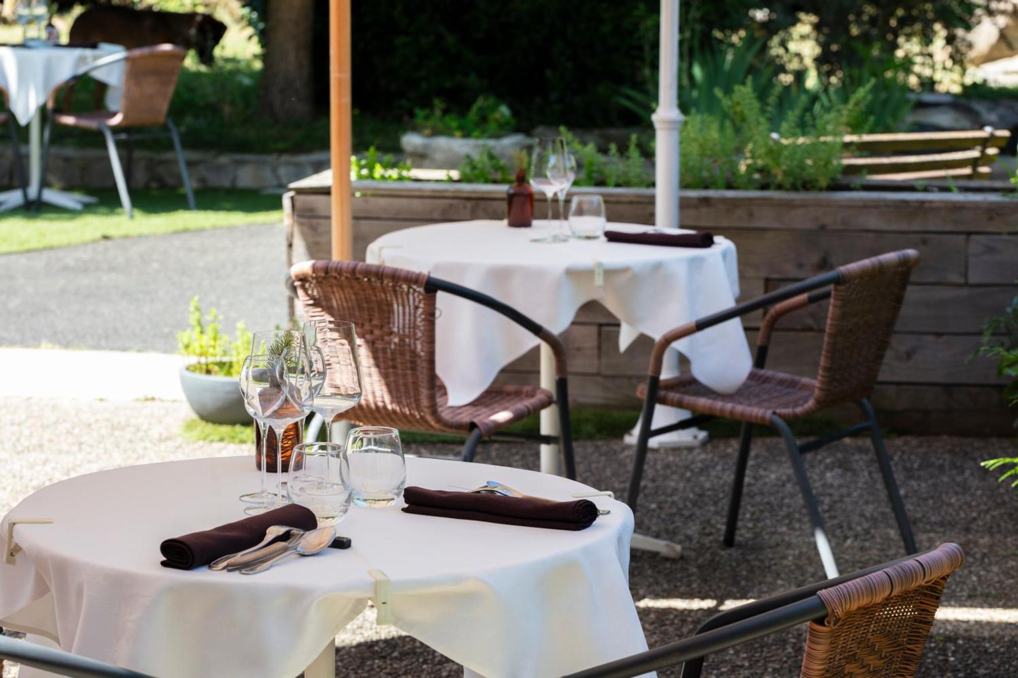 Hotel Restaurant Les Glycines Vieille-Brioude 외부 사진