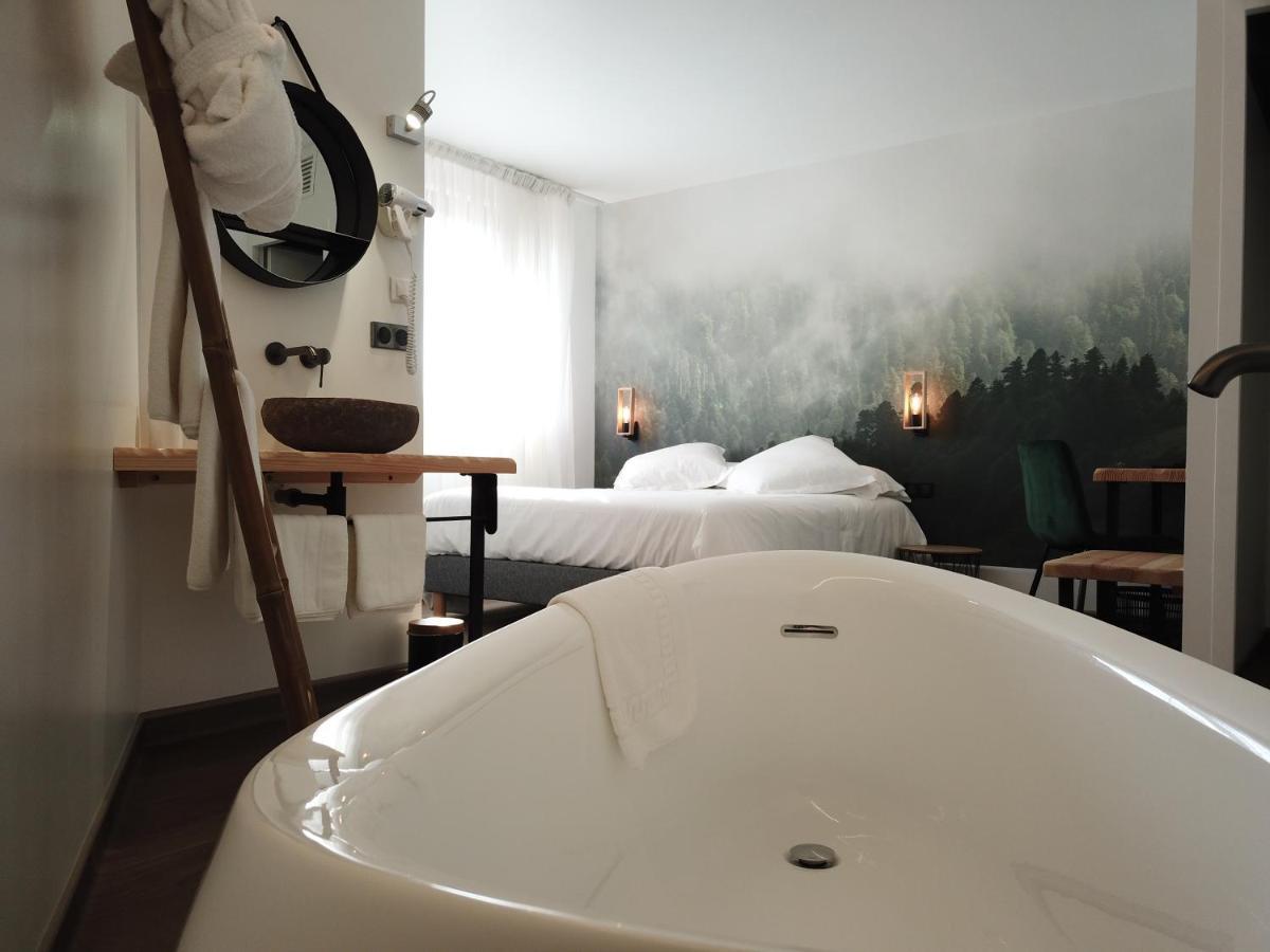 Hotel Restaurant Les Glycines Vieille-Brioude 외부 사진